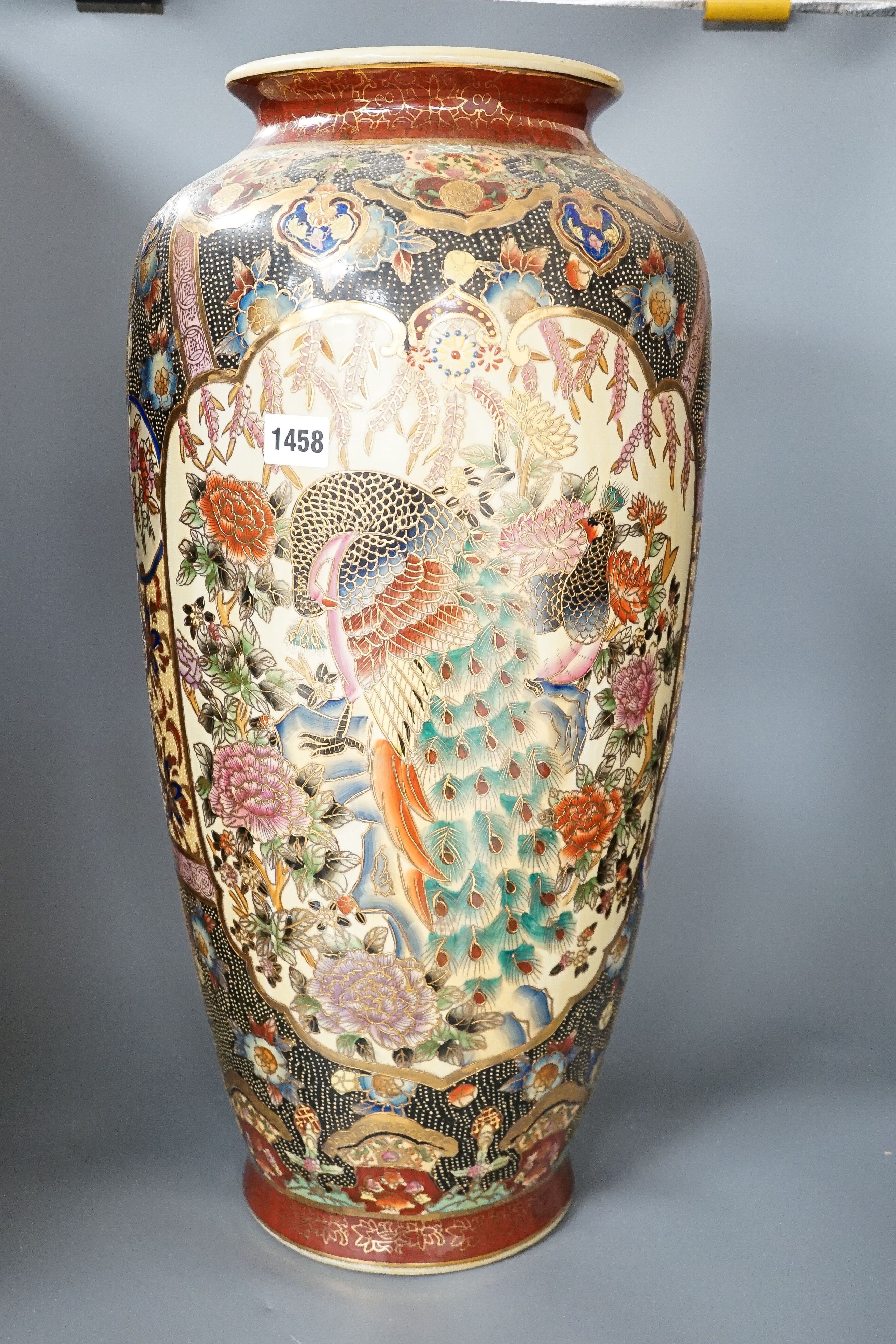 A large Chinese ceramic vase, height 16cm